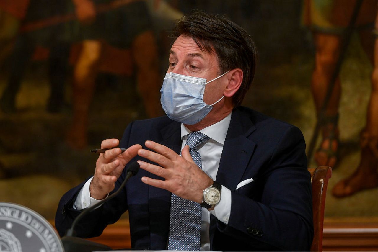 Conte nega rimpasto di governo, ma non convince su Recovery Fund e Mes
