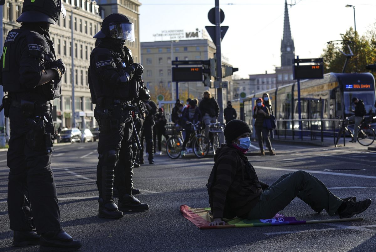 Lipsia: il movimento Querdenken 711 protesta contro il lockdown