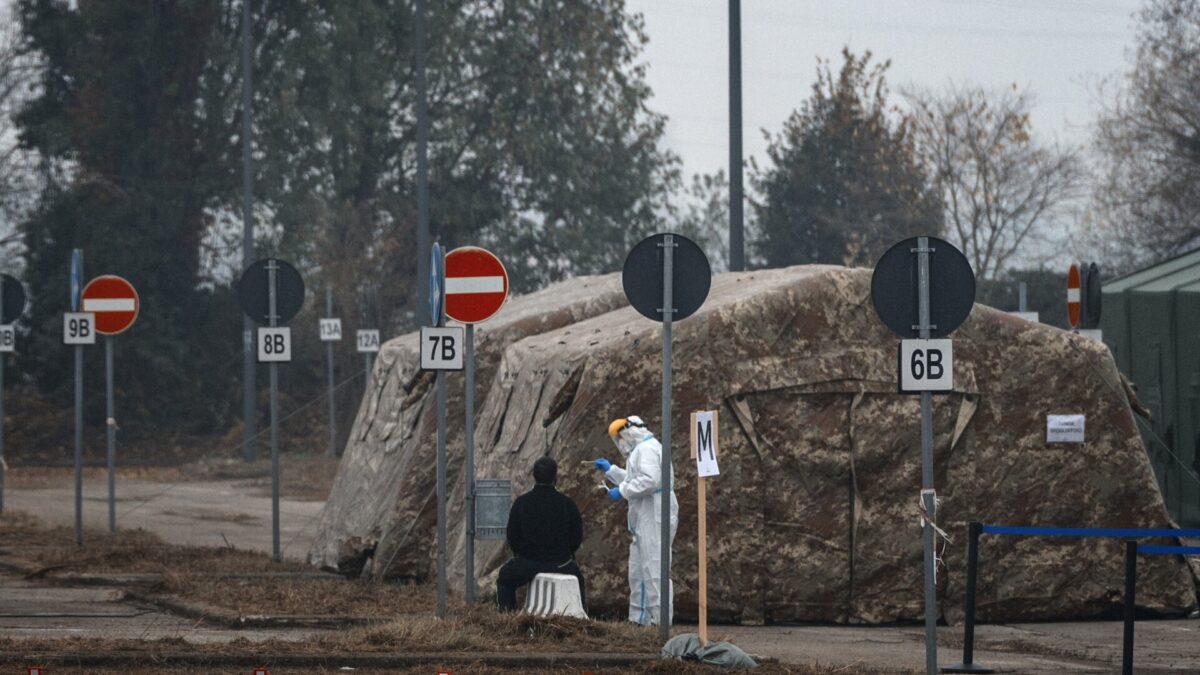 Nuove zone arancioni e rosse, oggi la decisione. Distribuzione vaccino: in campo l’Esercito