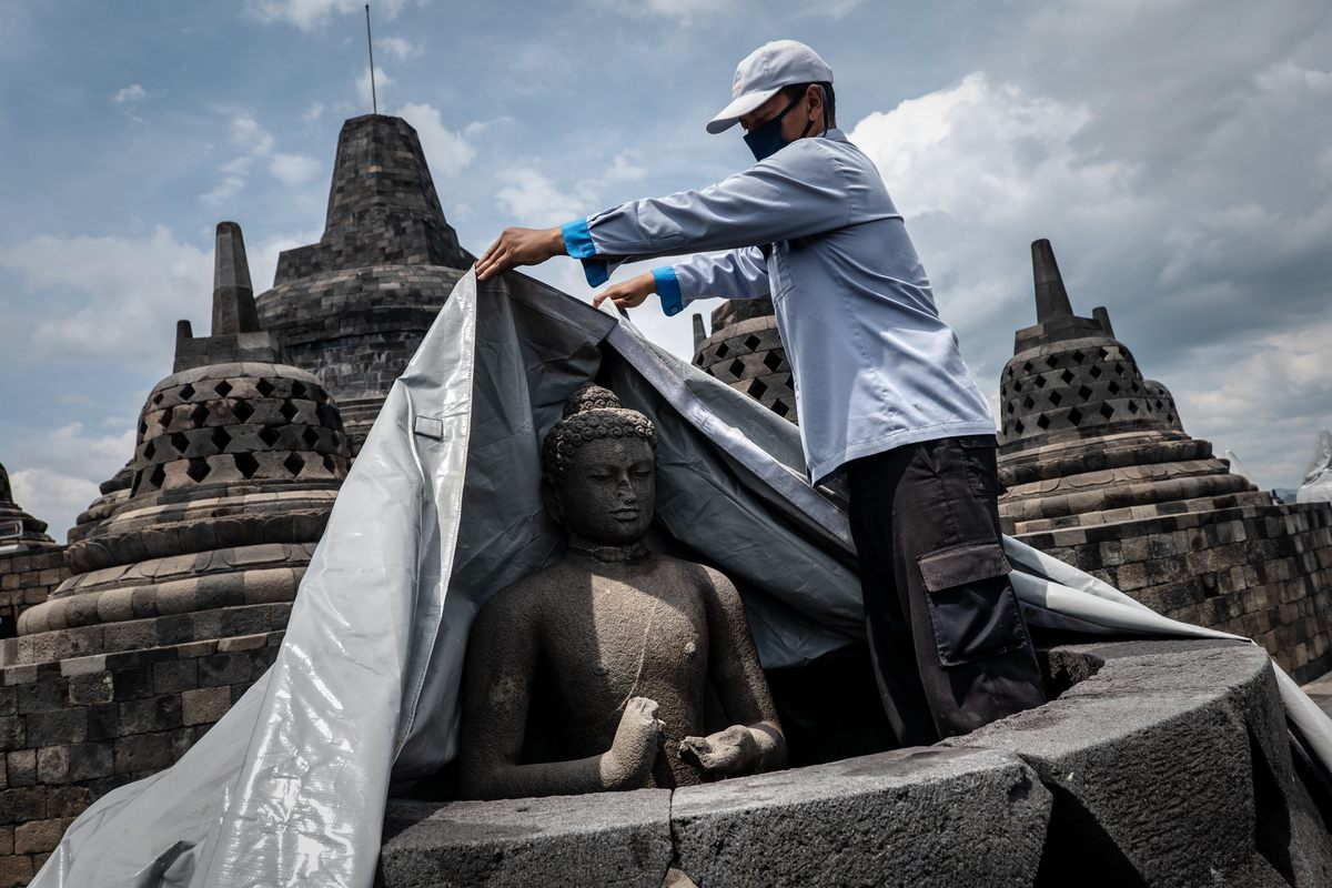 Indonesia: si risveglia il vulcano Monte Merapi, templi a rischio