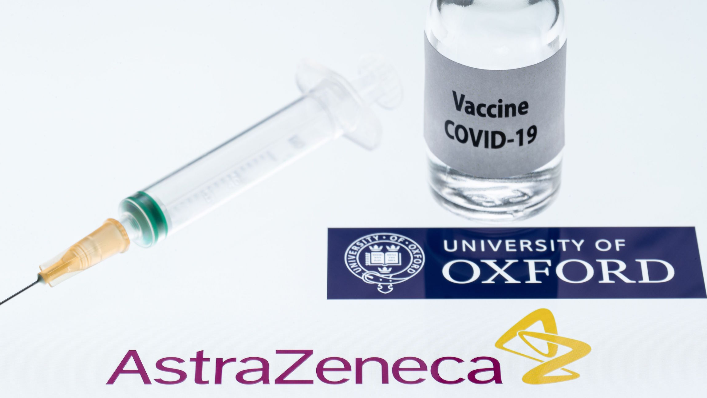 Vaccino AstraZeneca autorizzato nel Regno Unito