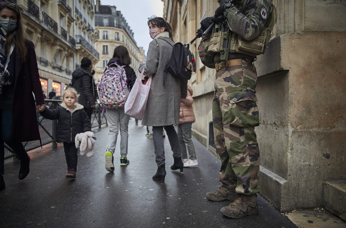 Francia: 7mila soldati vigilano sulla riapertura delle scuole