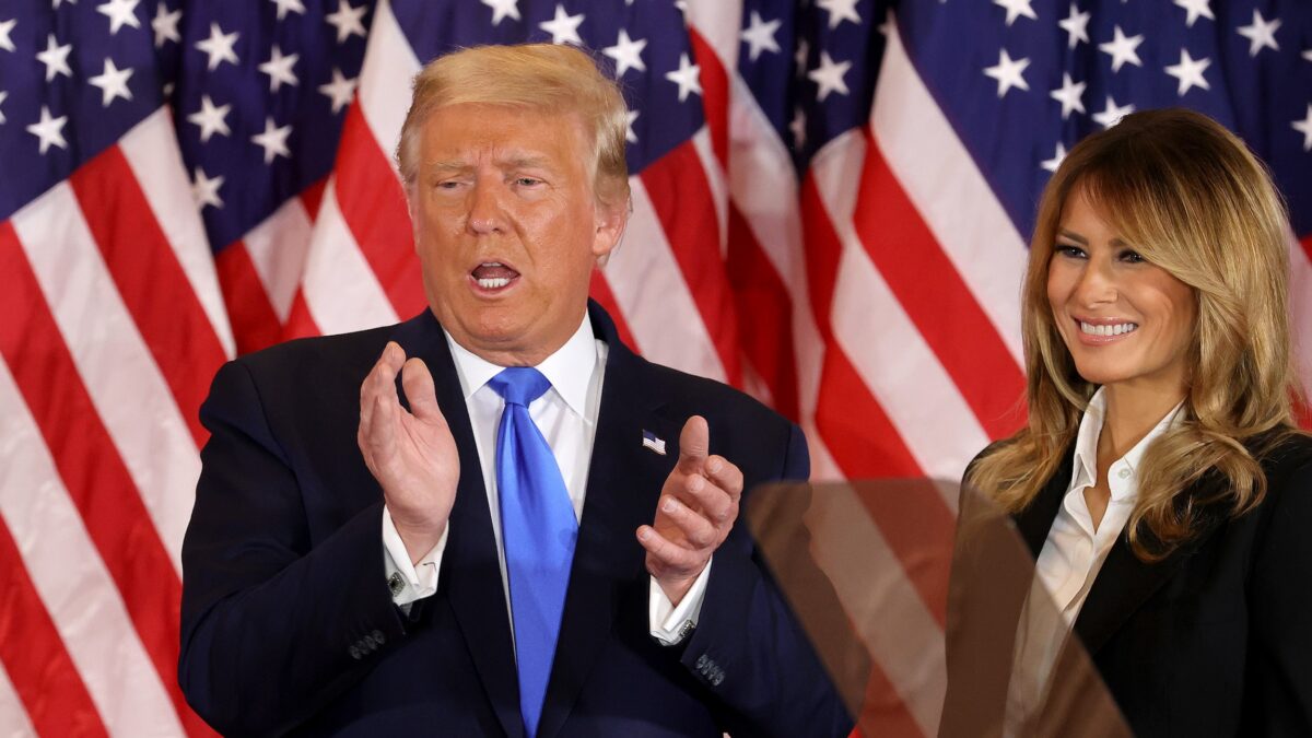 Elezioni Usa, Campagna Biden: “Ricorsi Trump inutili” | In Arizona sostenitori in strada armati: “Stop al furto”