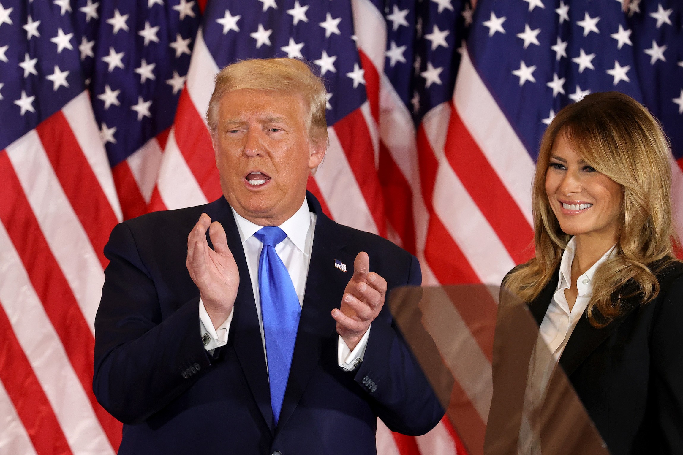 Elezioni Usa, Campagna Biden: “Ricorsi Trump inutili” | In Arizona sostenitori in strada armati: “Stop al furto”