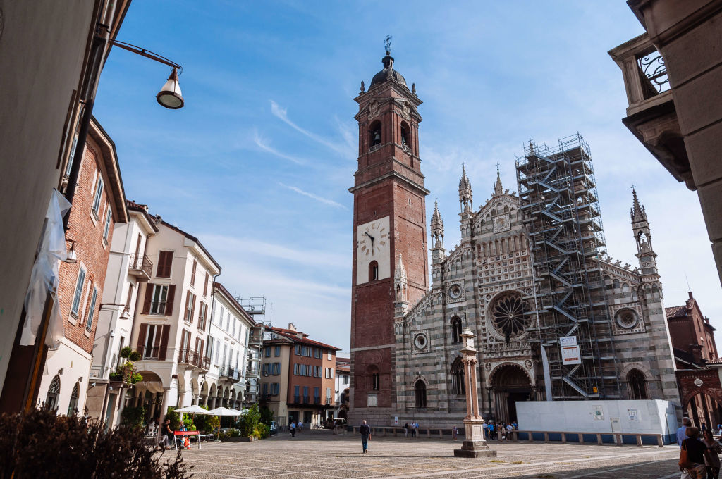 Monza, uomo ucciso a coltellate: fermati due minori