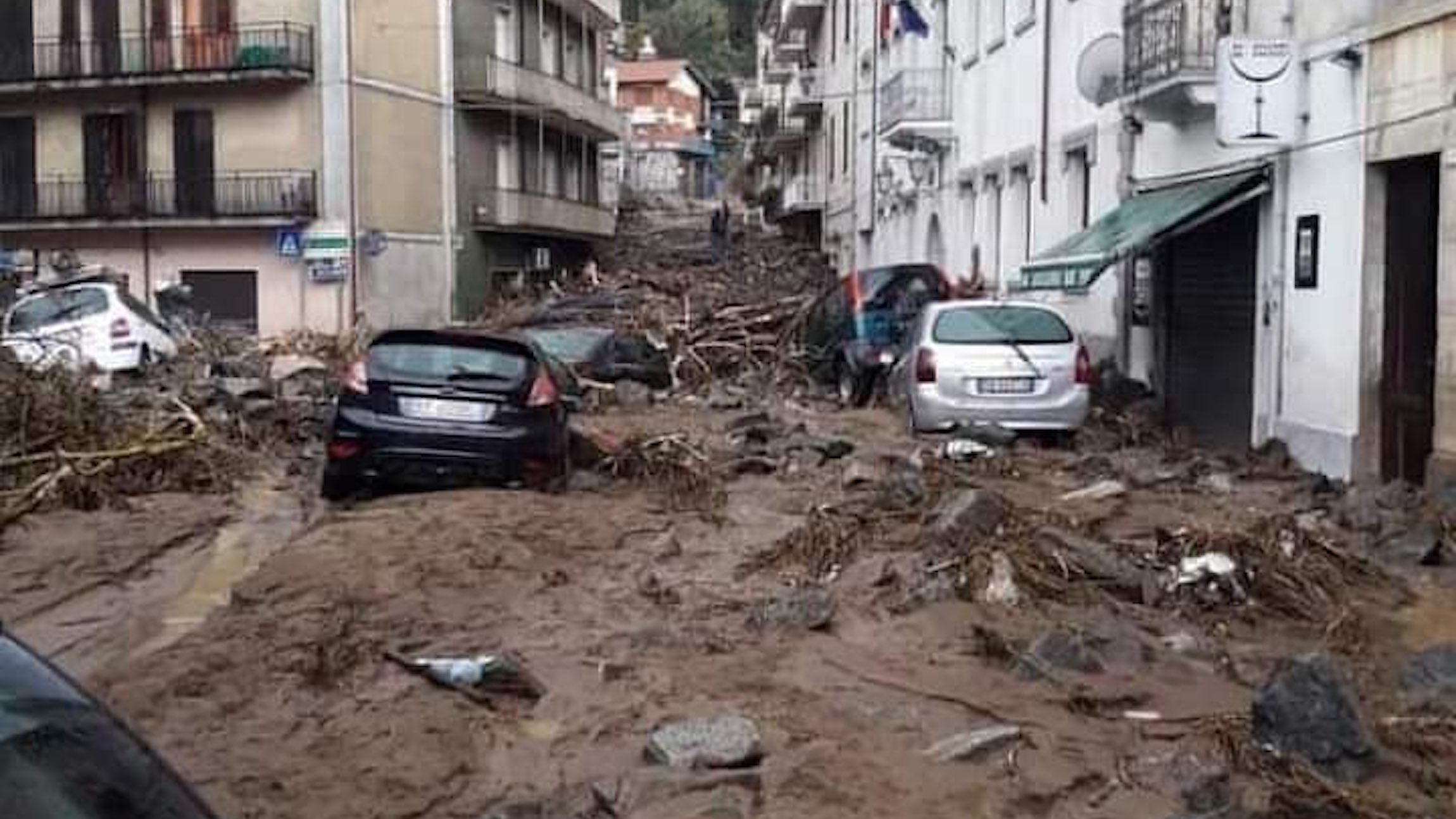 Maltempo in Sardegna: 3 morti e un disperso. Il video di Bitti sommersa