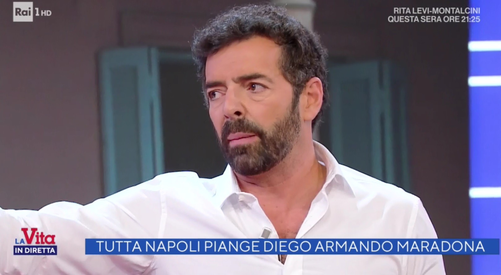La vita in diretta, assembramenti a Napoli e Matano taglia il collegamento: “Non li voglio vedere”