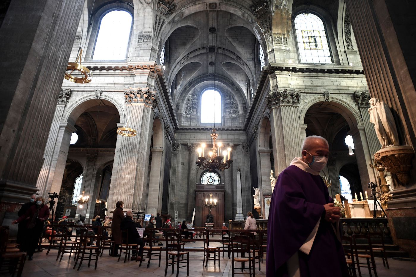 COVID-19, mercoledì le linee guida UE per le festività. Niente messe di Natale?