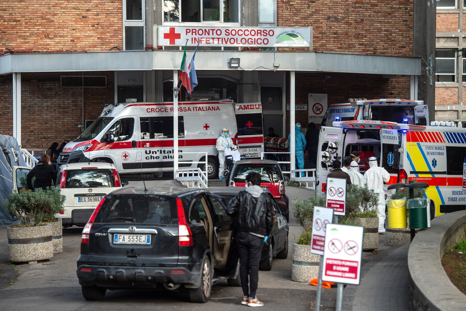 Caos COVID-19 a Napoli, si valuta l’invio dell’Esercito. Di Maio: “Intervenga lo Stato”