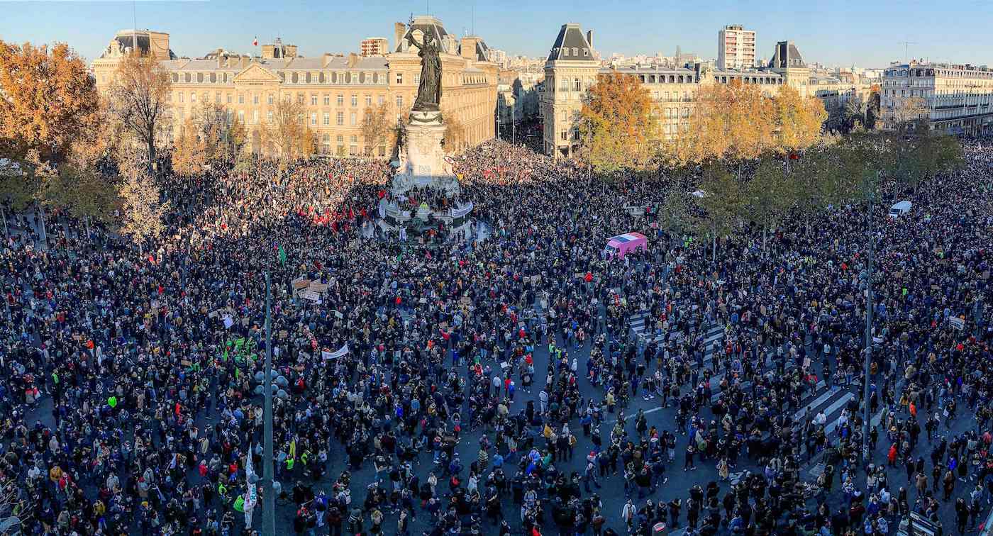 La Francia scende in strada contro la violenza della polizia