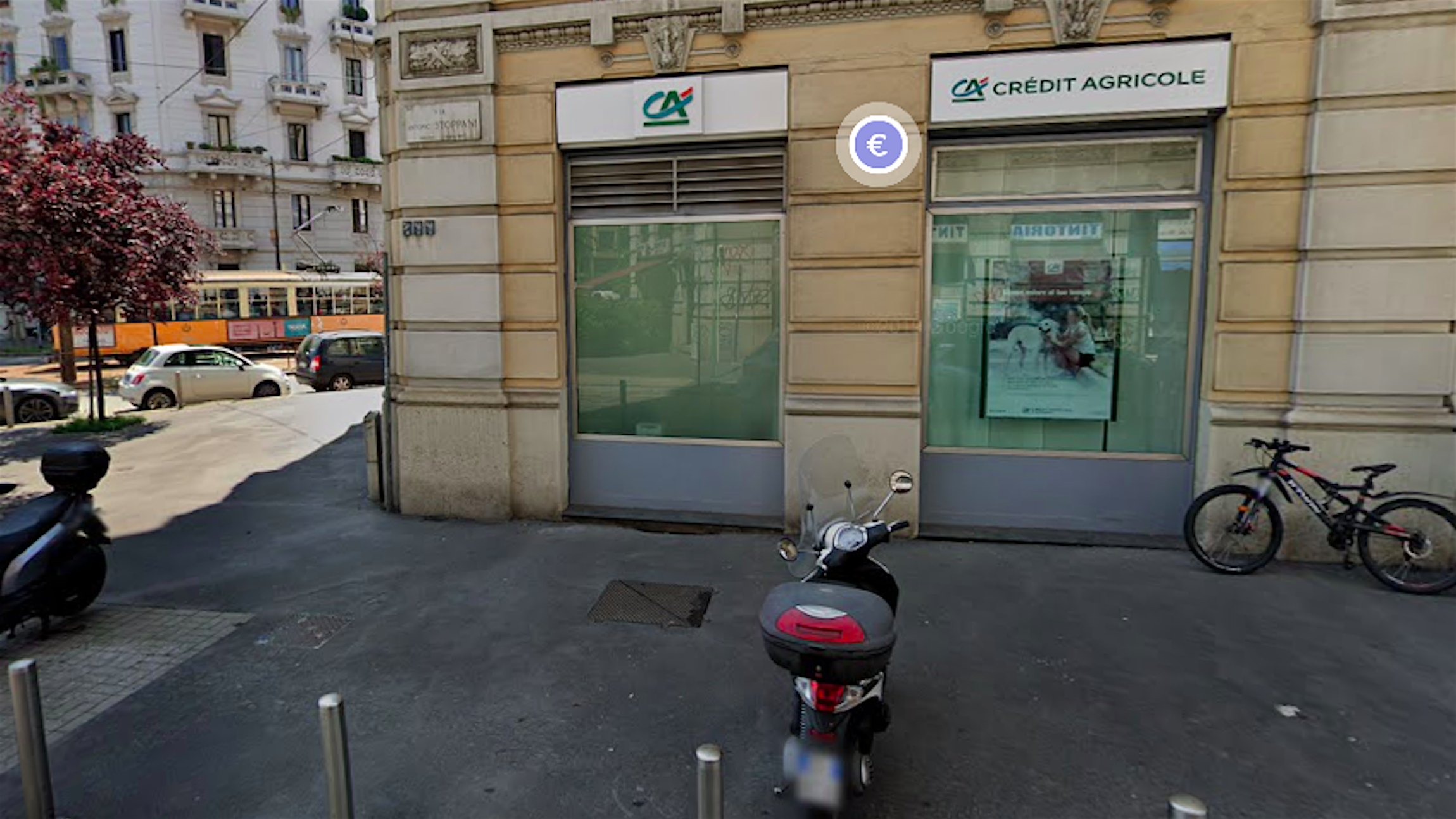 Rapina a Milano, ladri entrati e usciti da un buco nel pavimento