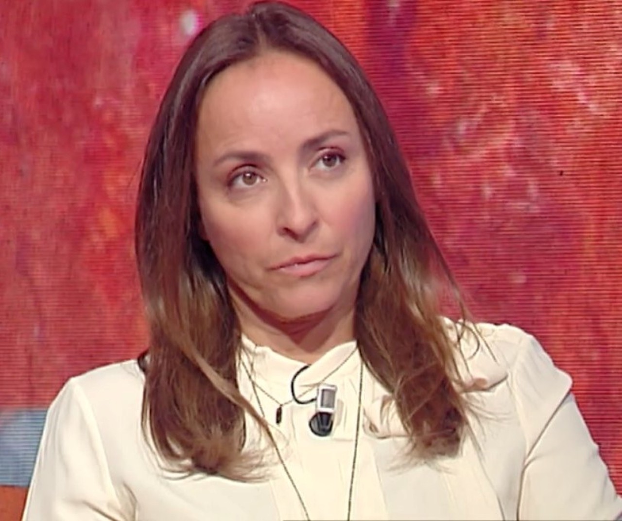 Camila Raznovich positiva al Covid-19: “Sono sotto cura. Spero di vedervi prestissimo”