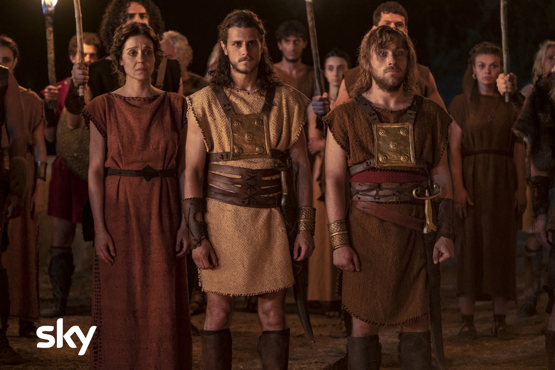 Cosa succede nei primi episodi di Romulus? La trama e due clip video