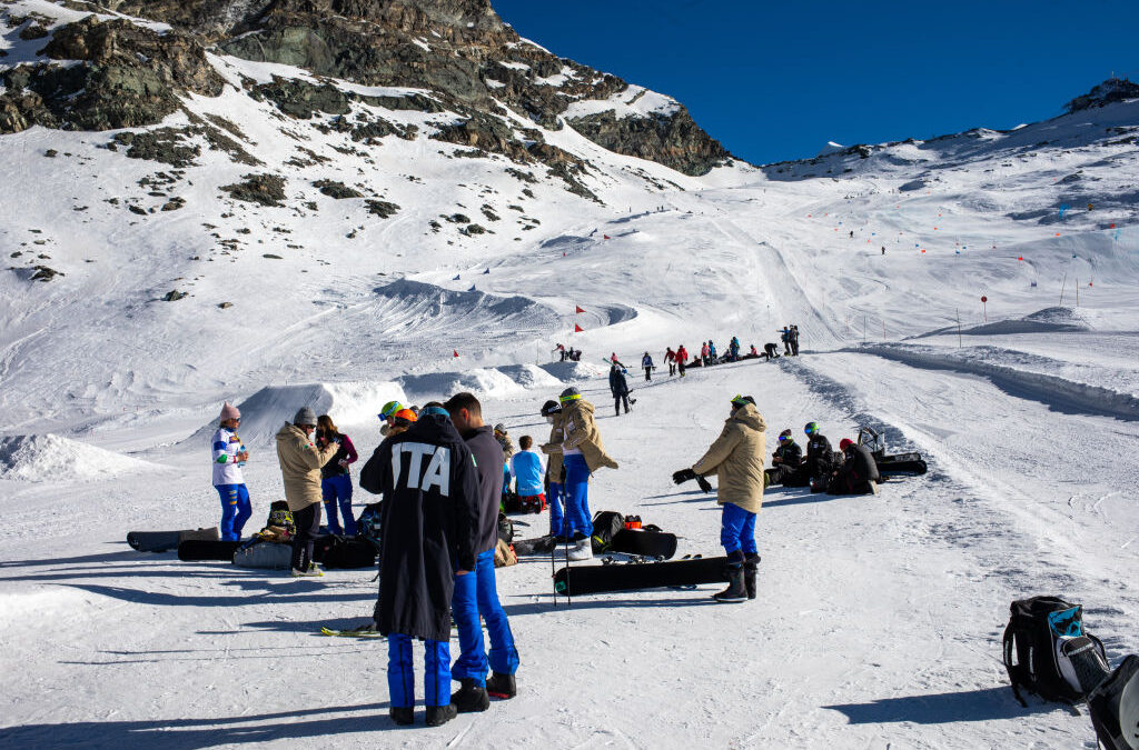Valle d’Aosta, la proposta per tornare a sciare: tampone obbligatorio all’ingresso