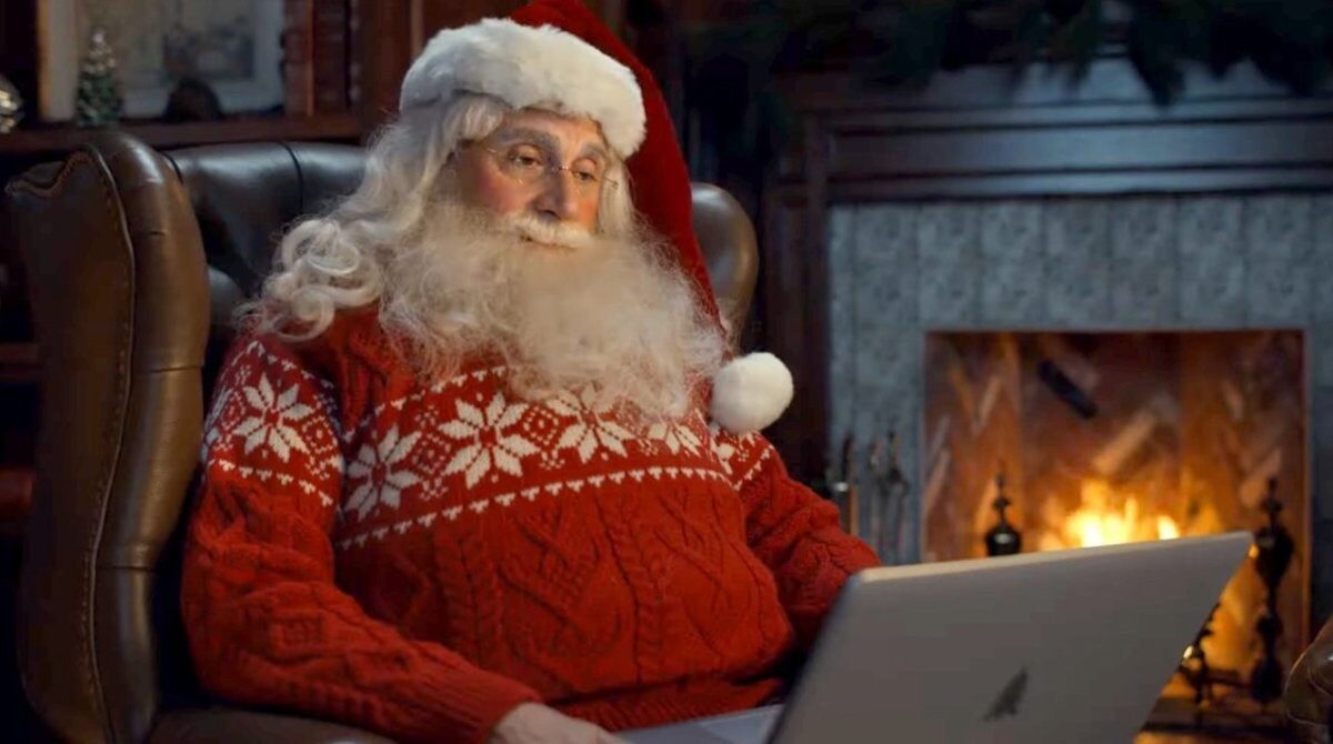 Steve Carell è Babbo Natale in un nuovo spot per il Ringraziamento (video)