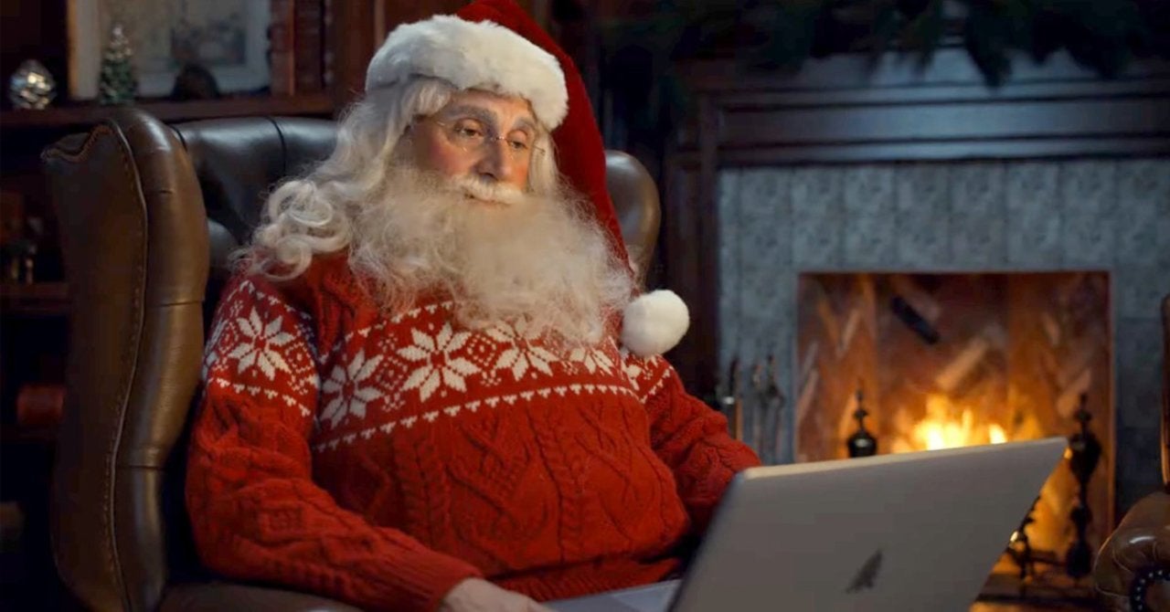 Steve Carell è Babbo Natale in un nuovo spot per il Ringraziamento (video)