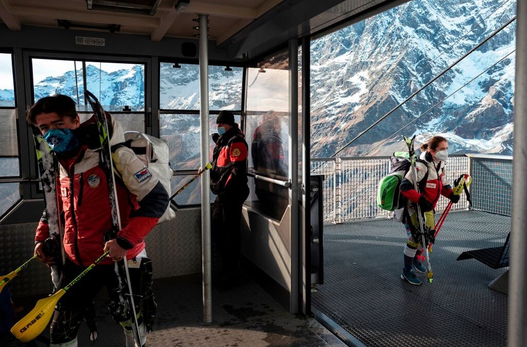 La Svizzera apre lo sci anche agli italiani. OMS: “Ginevra è il focolaio d’Europa”
