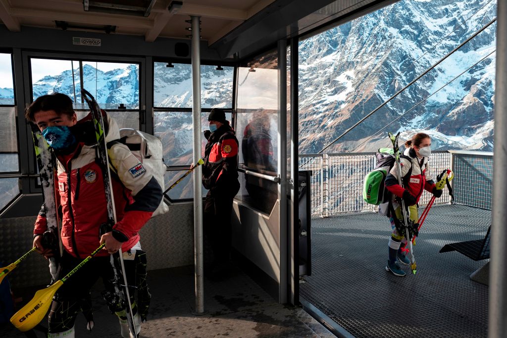 La Svizzera apre lo sci anche agli italiani. OMS: “Ginevra è il focolaio d’Europa”