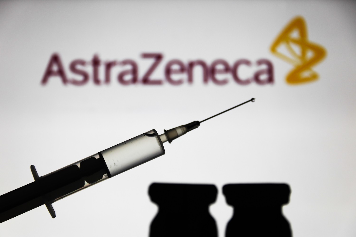 Vaccino anti-COVID di AstraZeneca: “Efficace al 70%”