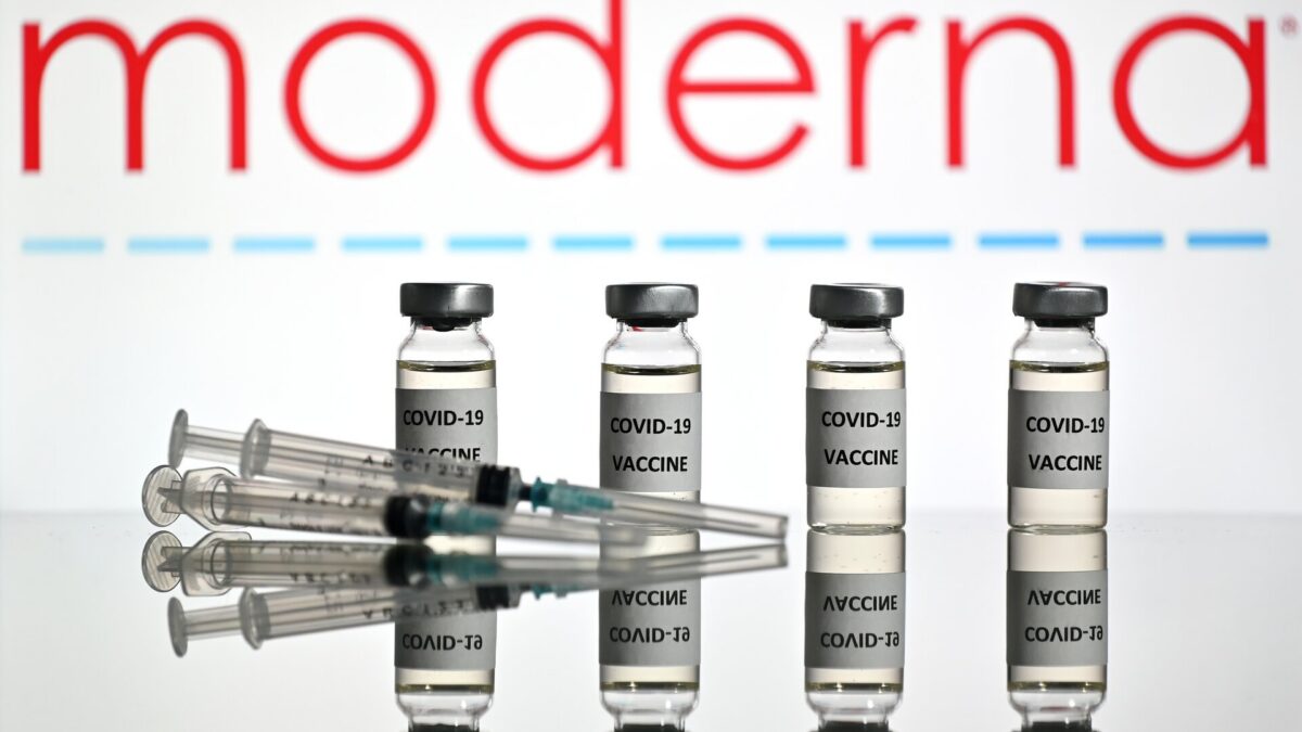 Vaccino anti-COVID, Moderna conferma: efficace contro la variante inglese e sudafricana