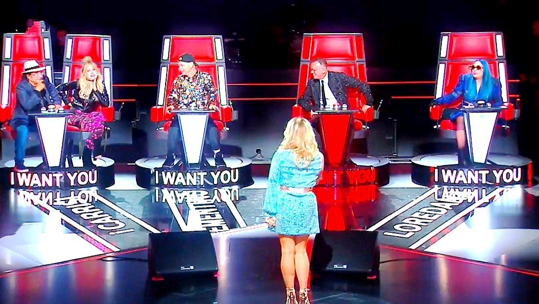 The Voice Senior, Salini ordina un taglio: via Elettra Lamborghini che fa twerking