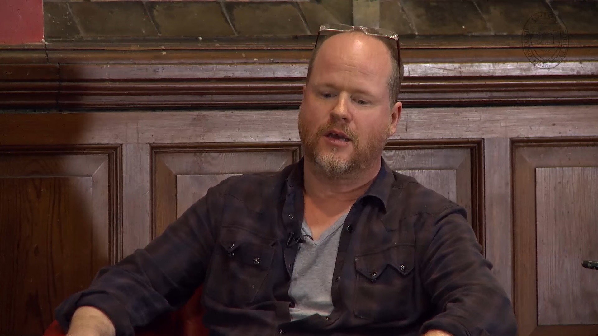 Joss Whedon, creatore di Buffy, abbandona il suo nuovo progetto per stanchezza da pandemia
