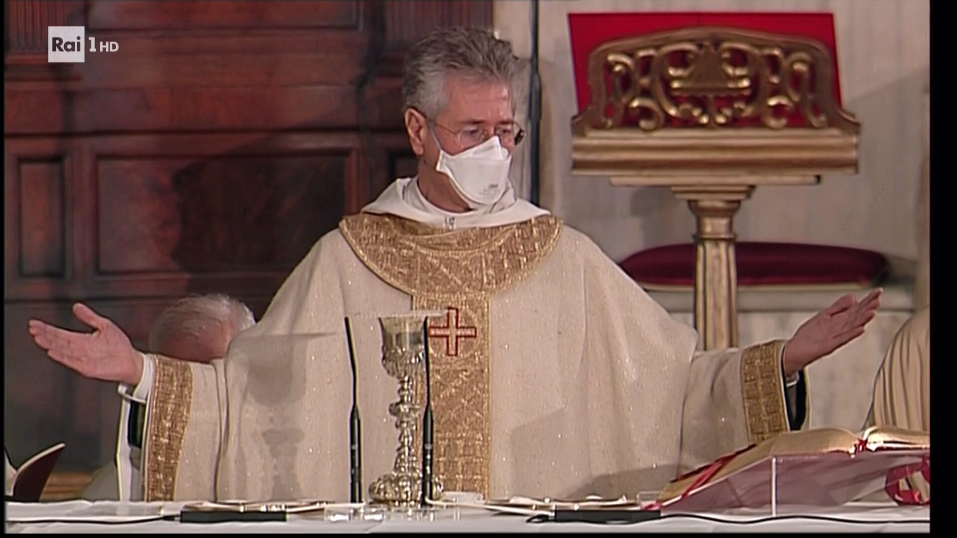 Natale 2020: dopo la solitudine della Pasqua le Messe ‘in maschera’ della Natività