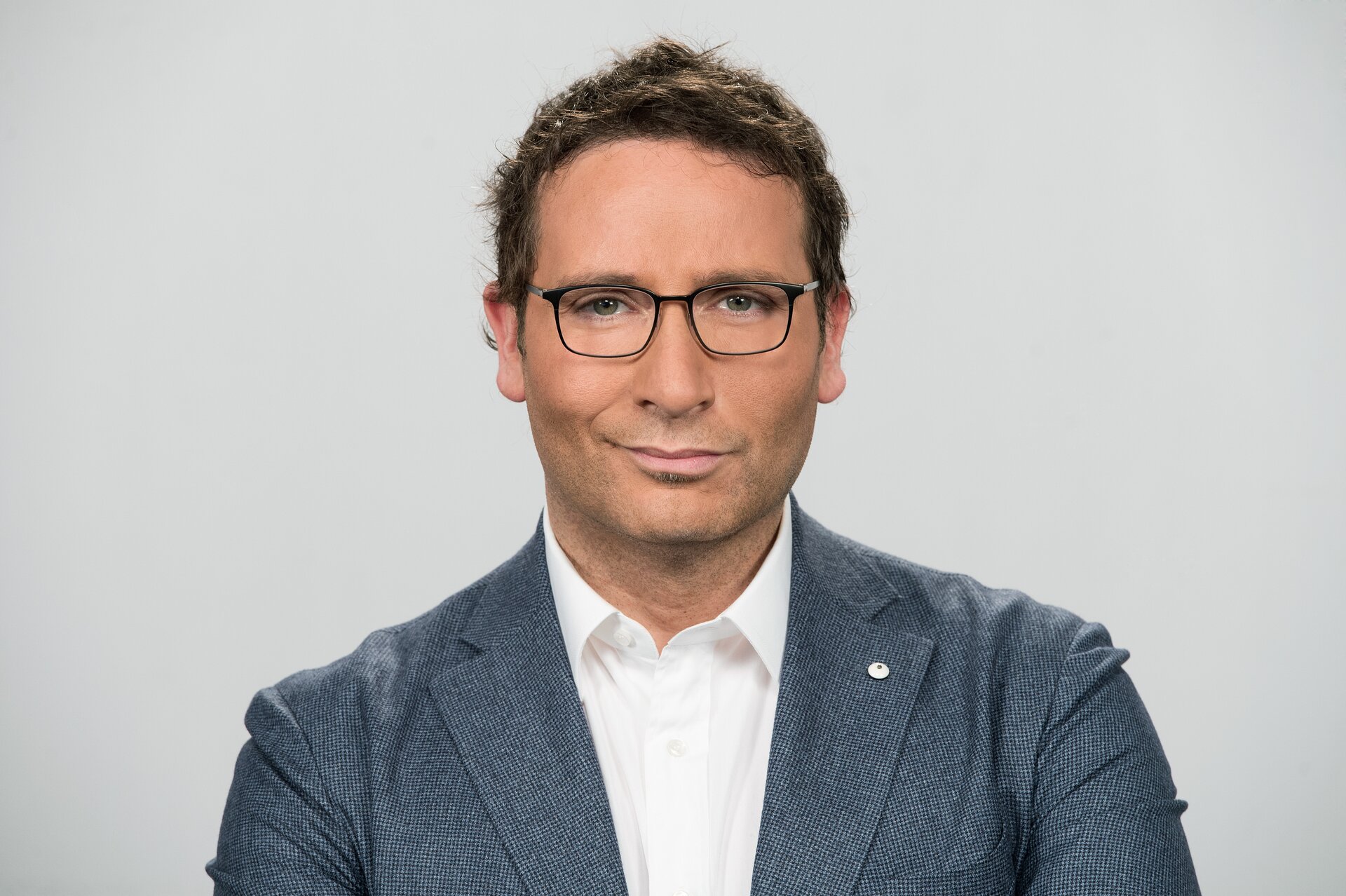 Venti20… quasi 21, su Tv8 Alessio Viola cerca qualcosa del 2020 da salvare
