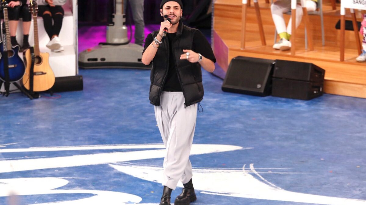 Raffaele Renda, l’inedito Senza Love: il testo e l’audio della canzone (Amici 20)