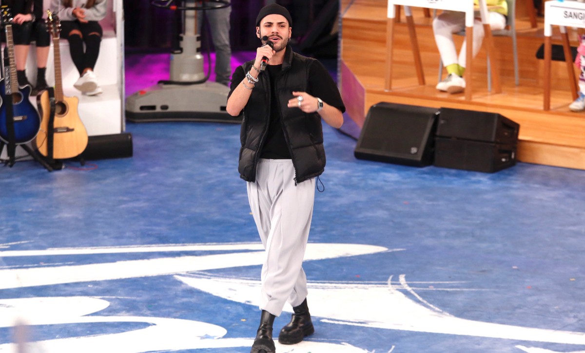 Raffaele Renda, l’inedito Senza Love: il testo e l’audio della canzone (Amici 20)