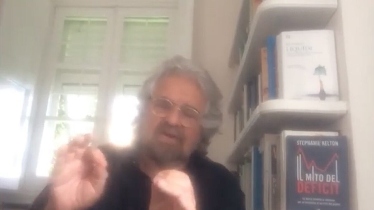 Grillo: “Io vorrò fare i vaccini tutti insieme in un’unica siringata”