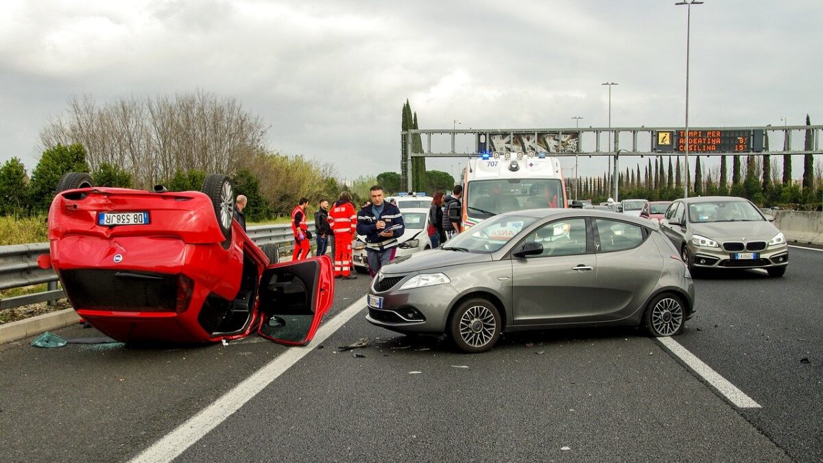 La pandemia riduce il numero degli incidenti stradali: i dati