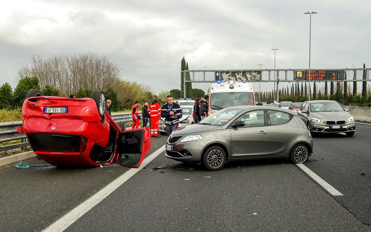 La pandemia riduce il numero degli incidenti stradali: i dati