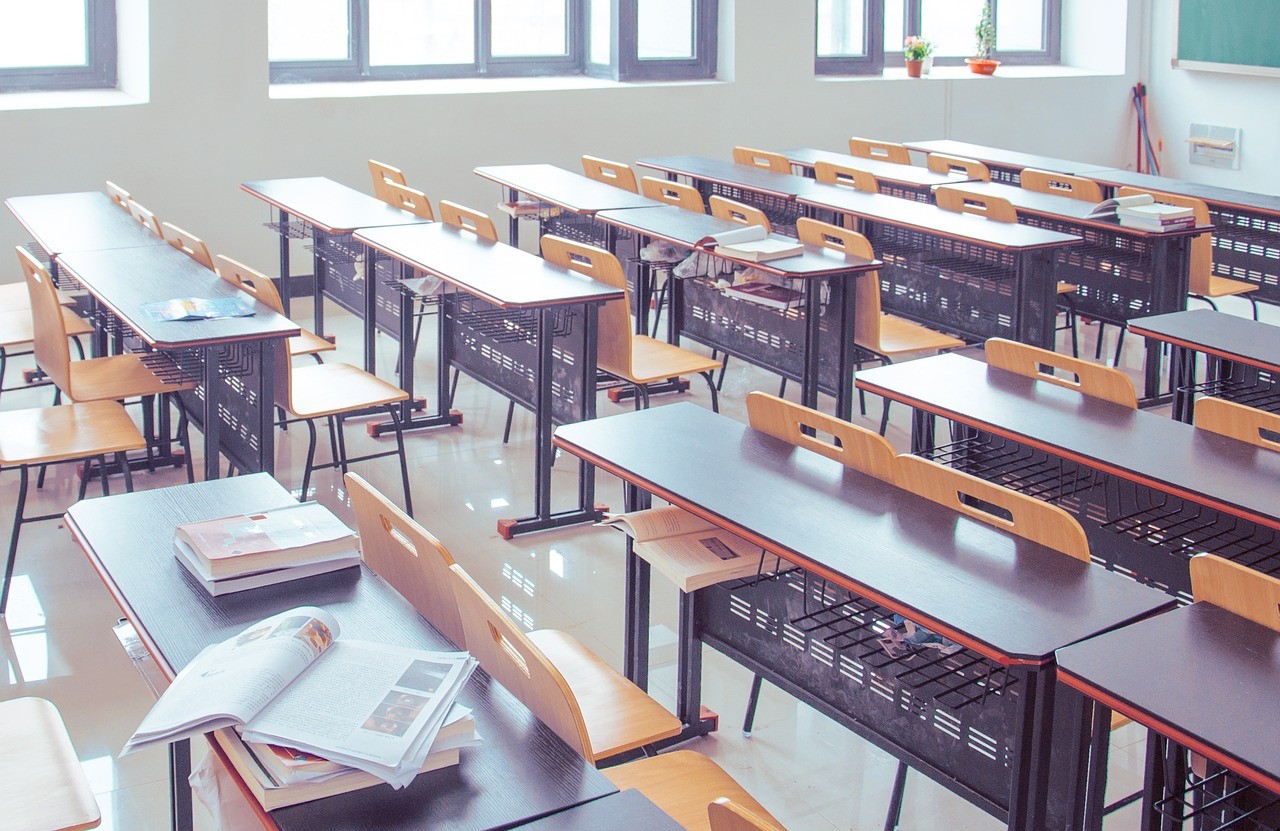 Maestra negazionista: “Muoiono solo i vecchi”, e invita a togliere la mascherina