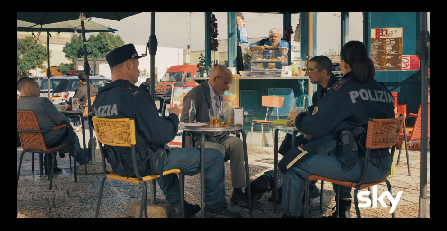 Cops, primo episodio: la pausa pranzo da Tonino