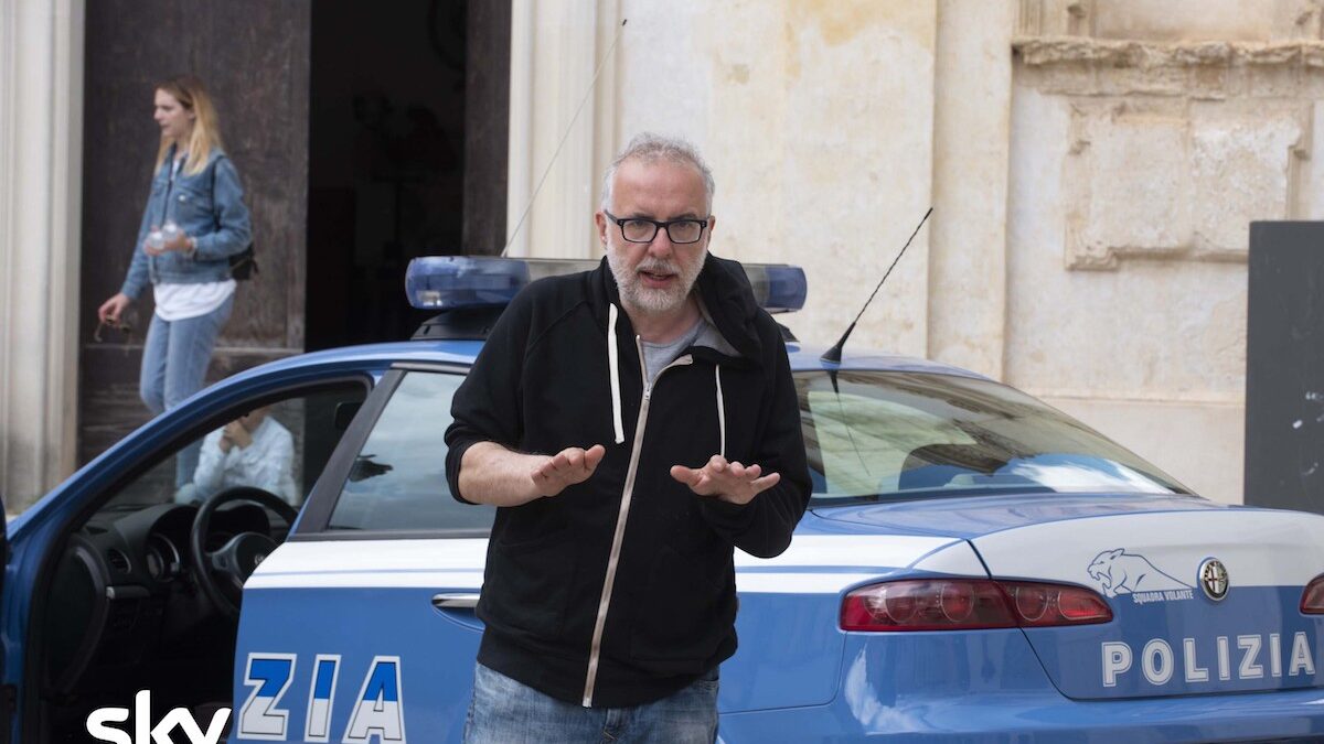 Cops – Una banda di poliziotti, il regista Luca Miniero: “Giochiamo con l’umanità dei poliziotti, in un mix tra indagine, azione e commedia”