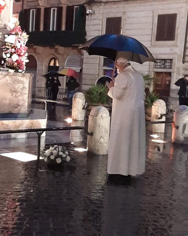 Le foto di Papa Francesco in Piazza Mignanelli nel giorno dell’Immacolata