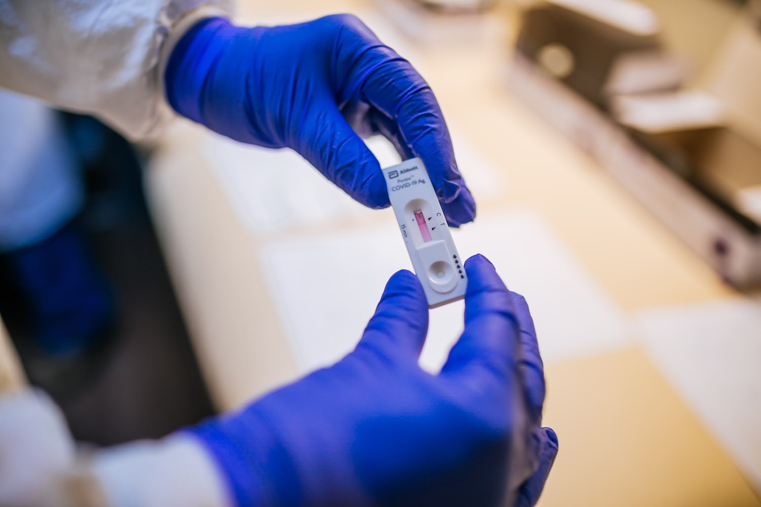 COVID-19, quali farmaci usare a casa e quali no? Le linee guida per medici e pediatri
