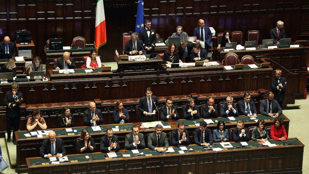 Mes, Centrodestra: “È resa per l’Italia”. M5S: “Con noi al governo non sarà mai attivato”