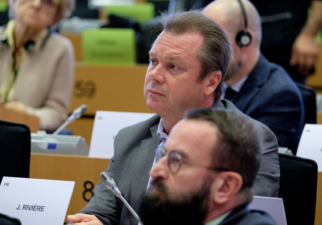 Orgia a Bruxelles durante il lockdown: nei guai eurodeputato ungherese