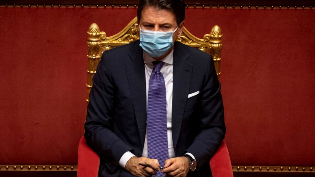 Verifica di maggioranza, M5S da Conte. Renzi: “Se il premier vuole pieni poteri io dico no”