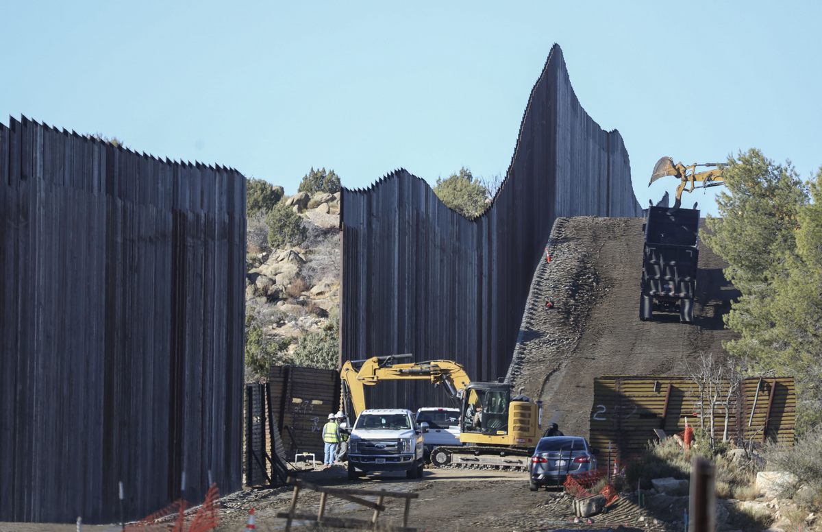 Muro USA-Messico: Trump vuole finirlo prima di andare via