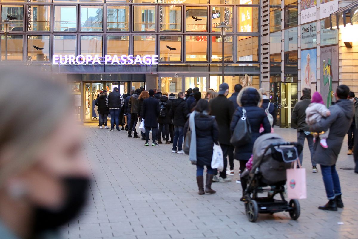 Amburgo: corsa agli acquisti prima del nuovo lockdown totale