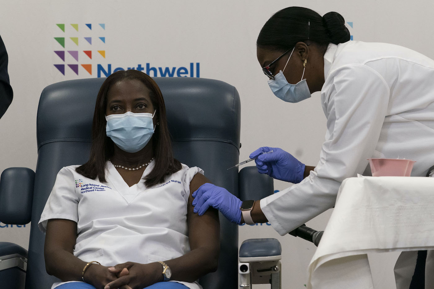 USA, prima vaccinazione anti Covid in un ospedale a New York