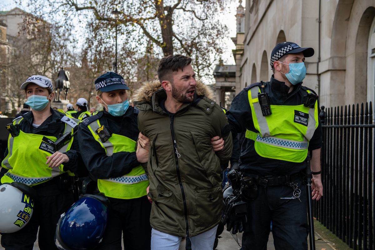 Londra in lockdown a Natale: proteste e arresti