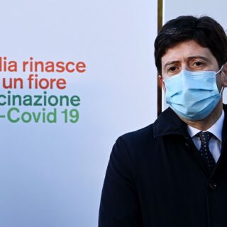 Vaccini Italia - Roberto Speranza nel Vaccine Day