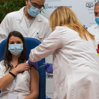 Claudia Alivernini prima vaccinata anti-Covid in Italia
