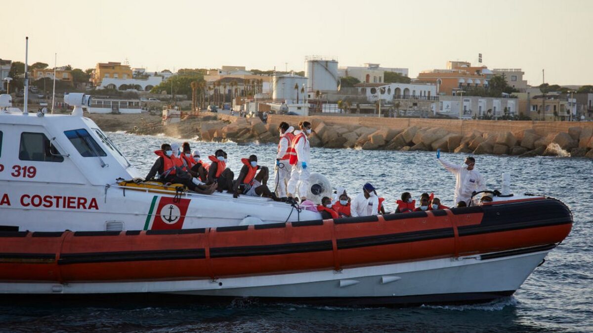 Migranti: naufragio al largo della Tunisia, almeno 20 morti