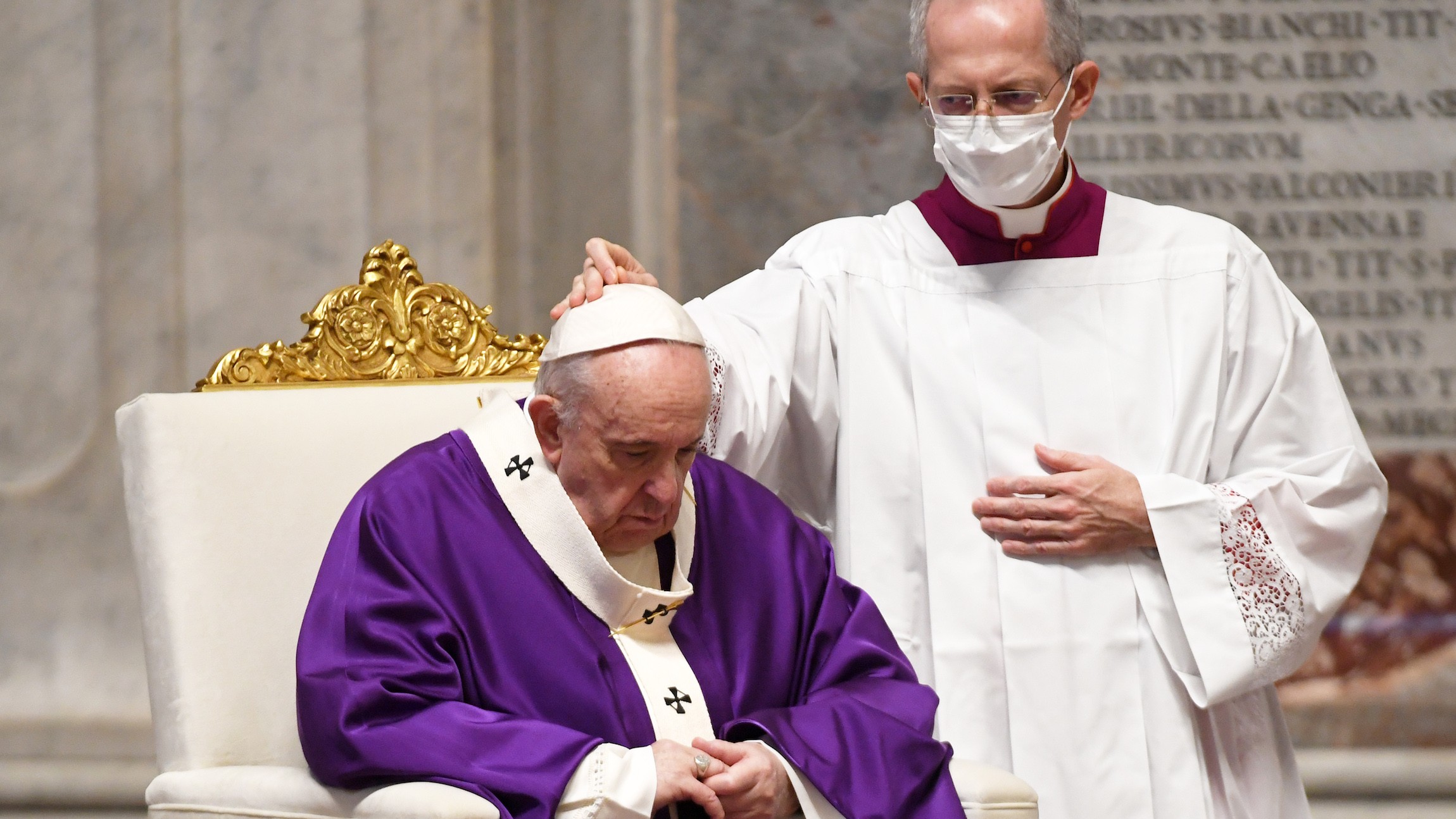 Natale, i vescovi: “La messa sarà celebrata col popolo in piena sicurezza”