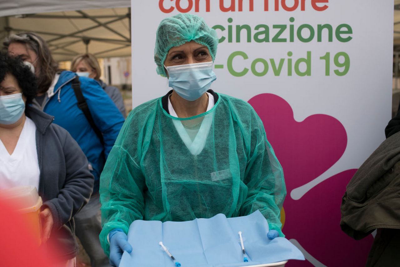 Bollettino Coronavirus 28 dicembre: 8.585 nuovi positivi e 445 vittime. I ricoveri continuano a salire